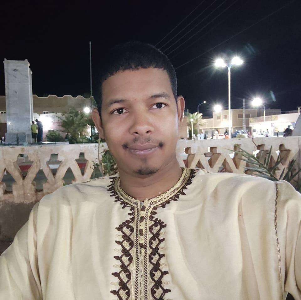 عميل